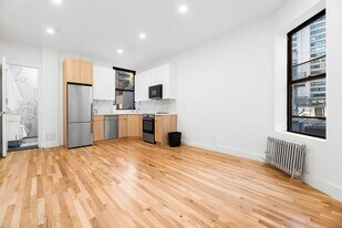 238 E 58th St in New York, NY - Building Photo