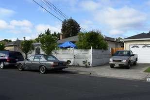 1338-1340 Sierra St Apartments