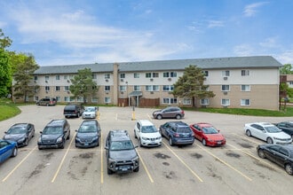 Whispering Meadows in Mundelein, IL - Foto de edificio - Building Photo