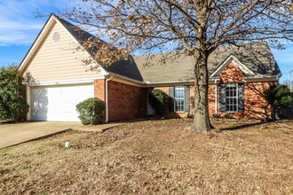 1806 Central Trails Dr in Southaven, MS - Foto de edificio - Building Photo