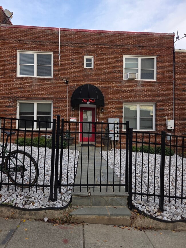 909 19th St NE, Unit Living Near H Street