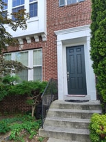 2110 Hardbower Way in Alexandria, VA - Building Photo