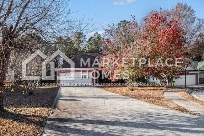 10143 Deep Creek Dr in Union City, GA - Building Photo - Building Photo