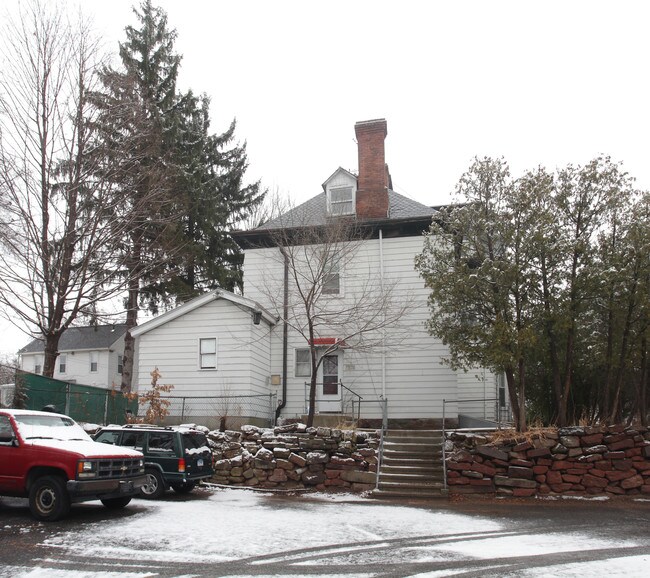 88 Main St in Broad Brook, CT - Building Photo - Building Photo