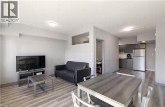 275 Larch St in Waterloo, ON - Building Photo - Building Photo