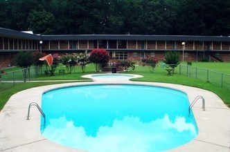 Four Fountain Apartments in Meridian, MS - Building Photo - Building Photo