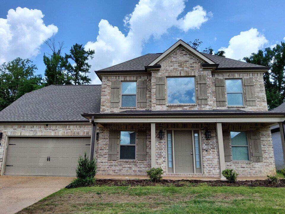 Beautiful newly built single family home i in Cordova, TN - Building Photo