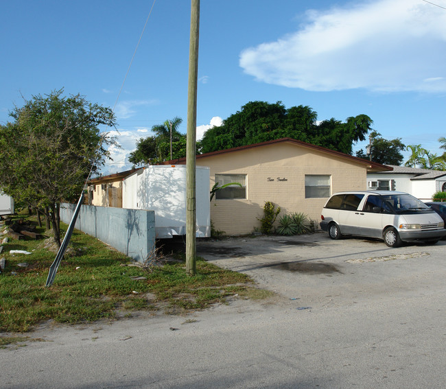 212 SW 22nd St in Fort Lauderdale, FL - Building Photo - Building Photo