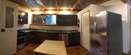 15420 Blair View Cir, Unit Studio in Anchorage, AK - Foto de edificio - Building Photo