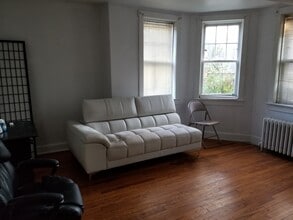 1326 Dewey Ave, Unit B in Evanston, IL - Foto de edificio - Building Photo