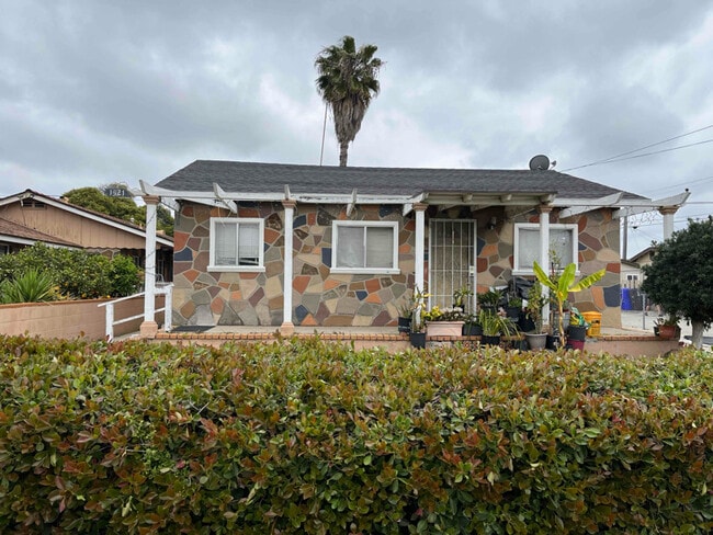 1521 S 42nd St in San Diego, CA - Foto de edificio - Building Photo