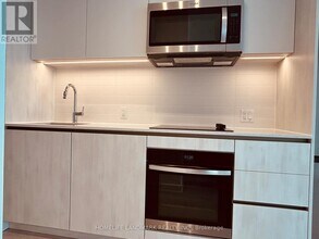 5858 Yonge St in Toronto, ON - Building Photo - Building Photo