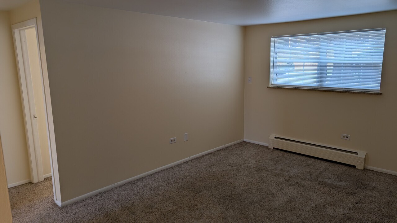 2366 S Linden Ct in Denver, CO - Building Photo