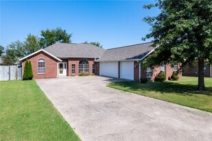 2705 SE 6th St in Bentonville, AR - Building Photo