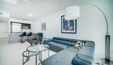 55 SE 6th St, Unit 2700 in Miami, FL - Building Photo - Building Photo