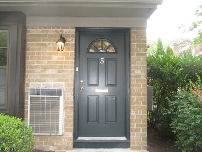 181 Long Hill Rd in Little Falls, NJ - Building Photo - Building Photo