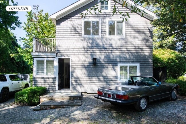 property at 13 Norton Pl