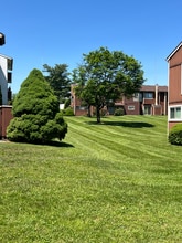 115 Charlotte Way in Enola, PA - Foto de edificio - Building Photo