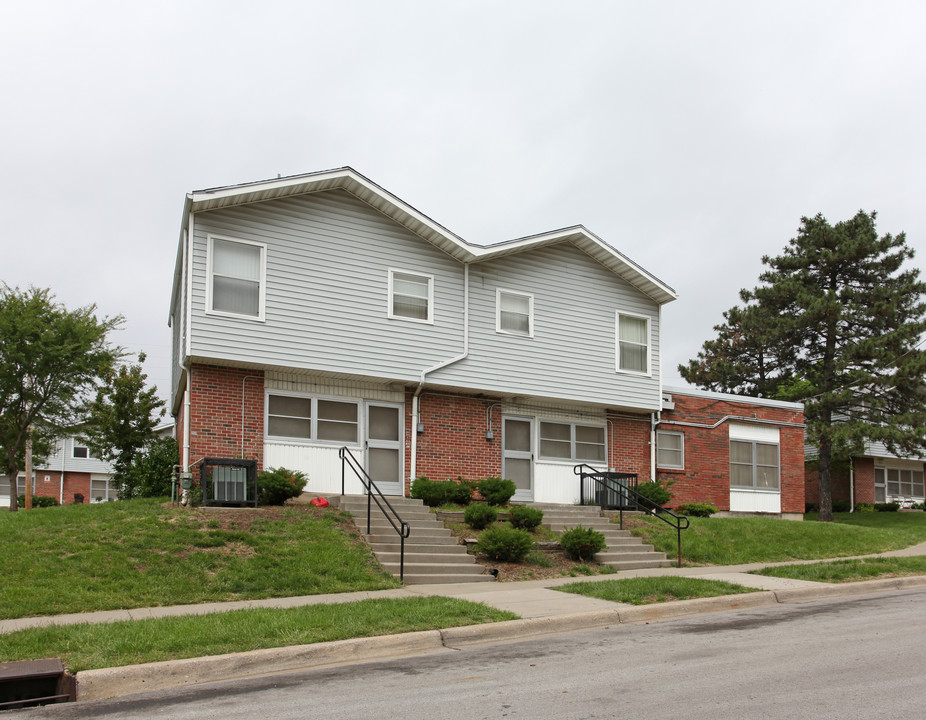 West Bluff Townhomes in Kansas City, MO - Building Photo