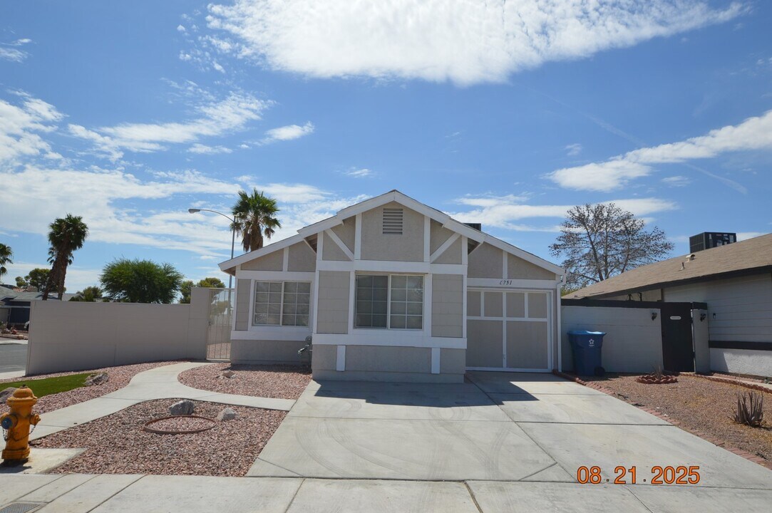 6751 Sebring St in Las Vegas, NV - Building Photo