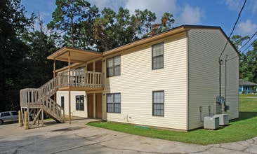 701 Pointe Ct in Tallahassee, FL - Building Photo - Building Photo