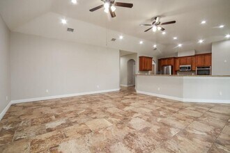 610 New London Dr in League City, TX - Building Photo - Building Photo