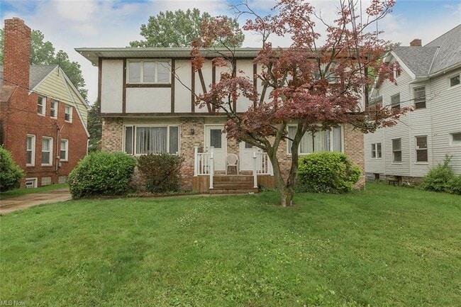 property at 1594 S Green Rd