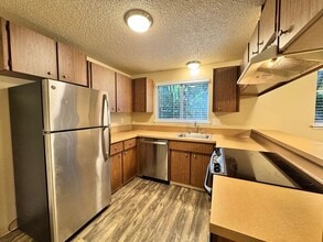 112 Regents Blvd in Fircrest, WA - Building Photo - Building Photo