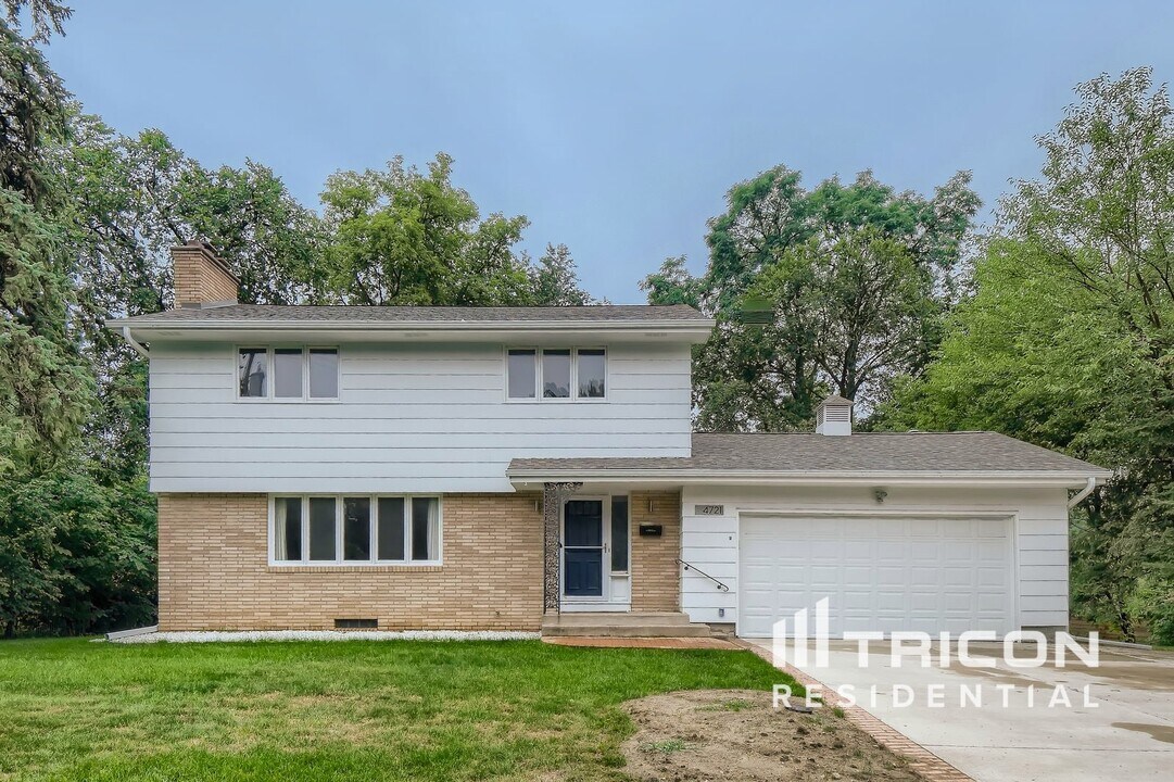 4721 33rd Ave N in Minneapolis, MN - Building Photo