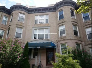 1122 Commonwealth Ave in Boston, MA - Foto de edificio - Building Photo