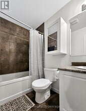 135 Hardcastle Dr in Cambridge, ON - Building Photo - Building Photo