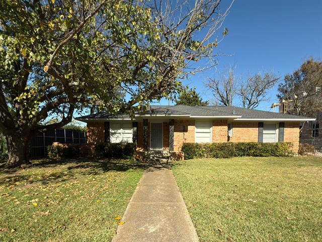 3951 Gaspar Dr in Dallas, TX - Building Photo