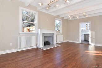 19 Longmeadow Rd in Yonkers, NY - Building Photo - Building Photo