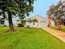 965 Daniel Maloney Dr in Virginia Beach, VA - Building Photo