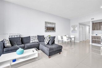 488 NE 18th St, Unit PH02 in Miami, FL - Foto de edificio - Building Photo