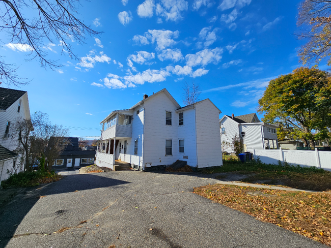 256 N Elm St in Torrington, CT - Building Photo - Building Photo