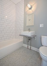 2843 N Milwaukee Ave in Chicago, IL - Building Photo - Interior Photo