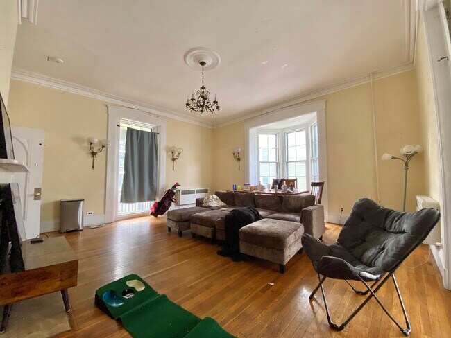 139 Hillside St, Unit A in Boston, MA - Foto de edificio - Building Photo