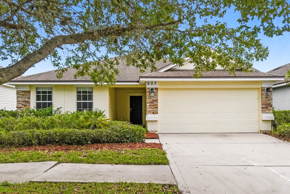 607 Sunny Stroll Dr in Middleburg, FL - Building Photo