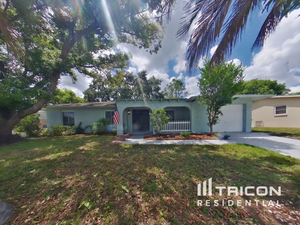 12624 Eddington Rd in Spring Hill, FL - Building Photo
