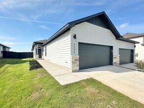 225 Schrader Dr in Buda, TX - Building Photo - Building Photo