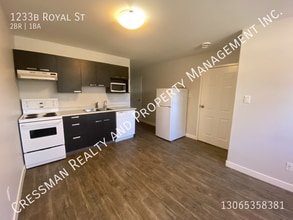 2 Bed, 1 Bathroom Basement Suite! in Regina, SK - Building Photo - Building Photo