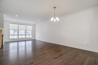 8 Brentwood Cir in Danbury, CT - Building Photo - Building Photo