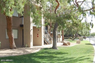 3810 N Maryvale Pkwy-Unit -APT 2036 in Phoenix, AZ - Building Photo - Building Photo