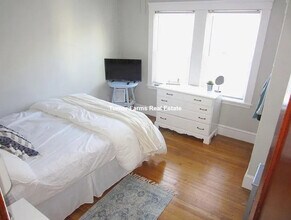 19 Frederick Ave, Unit 19-1 in Medford, MA - Building Photo - Building Photo
