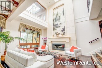 69 Isleview Rd in West Vancouver, BC - Building Photo - Building Photo