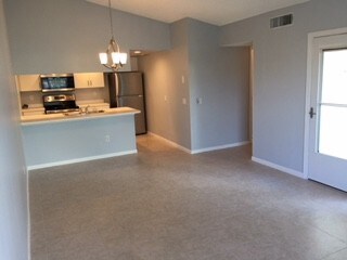 561 Waterside Dr in Hypoluxo, FL - Building Photo