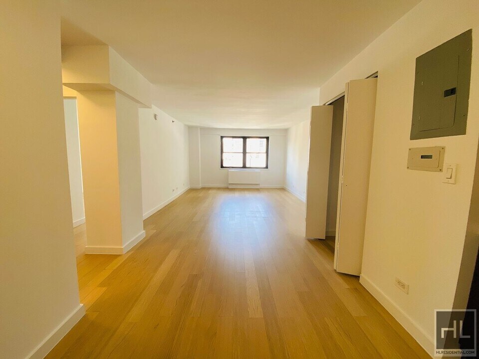 East 39th Street in New York, NY - Building Photo