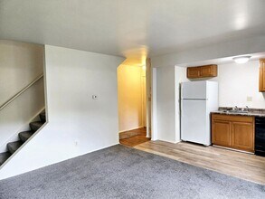 3687 Kenbrooke Ct in Kalamazoo, MI - Building Photo - Building Photo