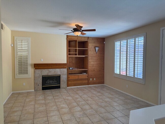 7944 Bonaventure Dr in Las Vegas, NV - Building Photo - Building Photo